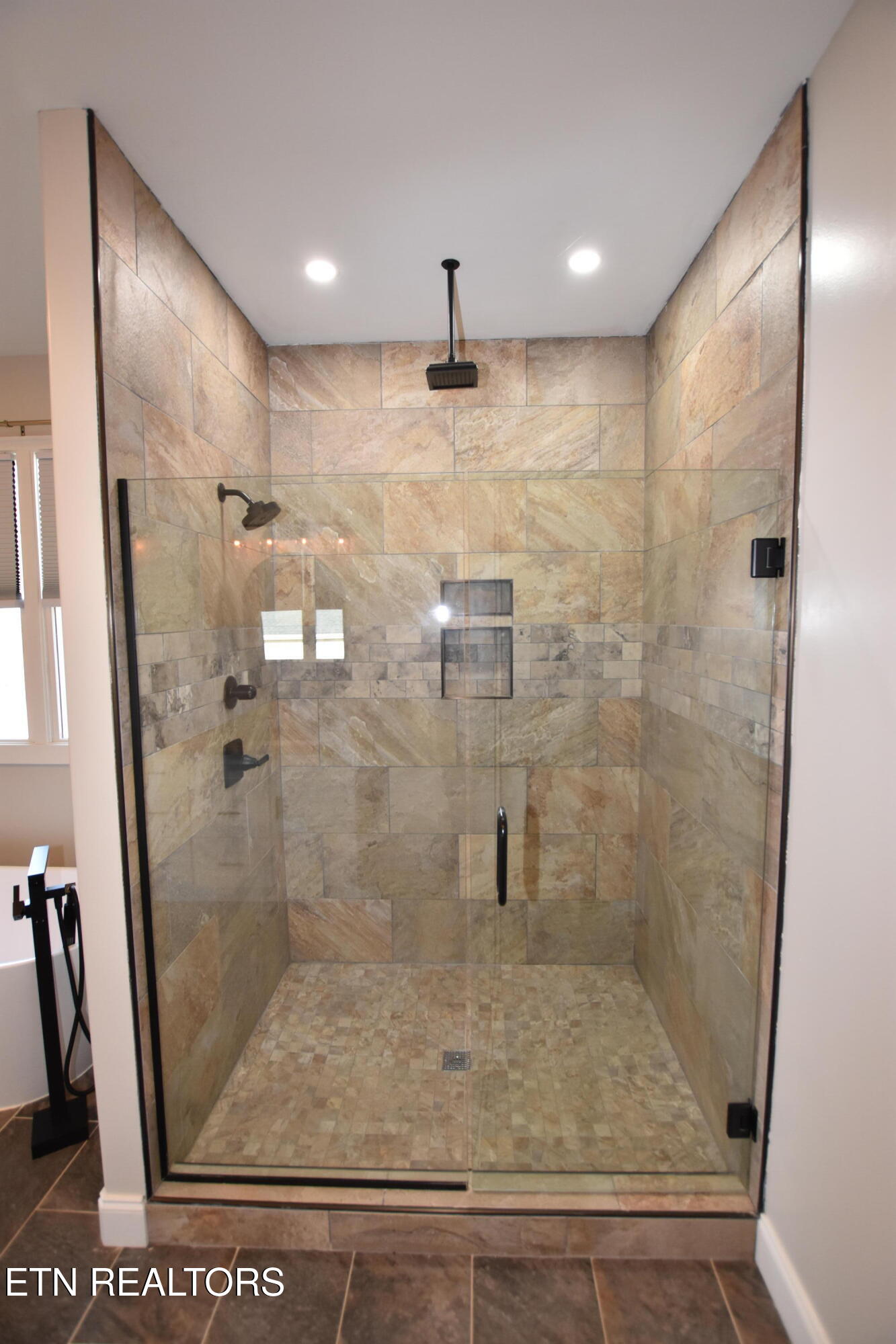 322 Blount Circle Rutledge, TN 37861 - Photo 22 of 43 Primary Bath