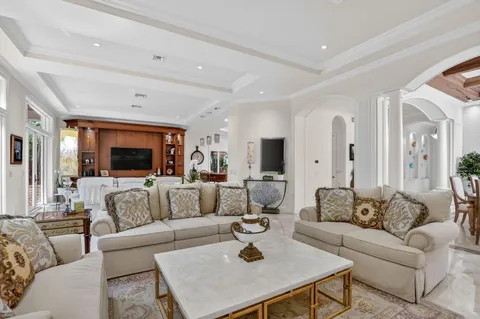 $3,950,000 | 33 Southeast Olive Way, Boca Raton, FL 33432