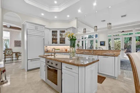 $3,950,000 | 33 Southeast Olive Way, Boca Raton, FL 33432