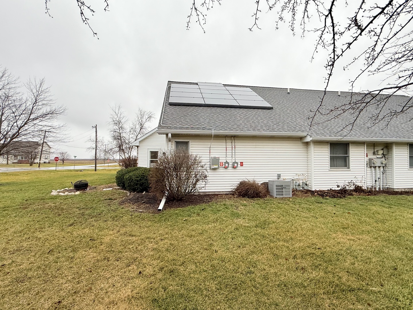101 East 10th Street Gridley, IL 61744 - Photo 3 of 17 a view of a house with a yard