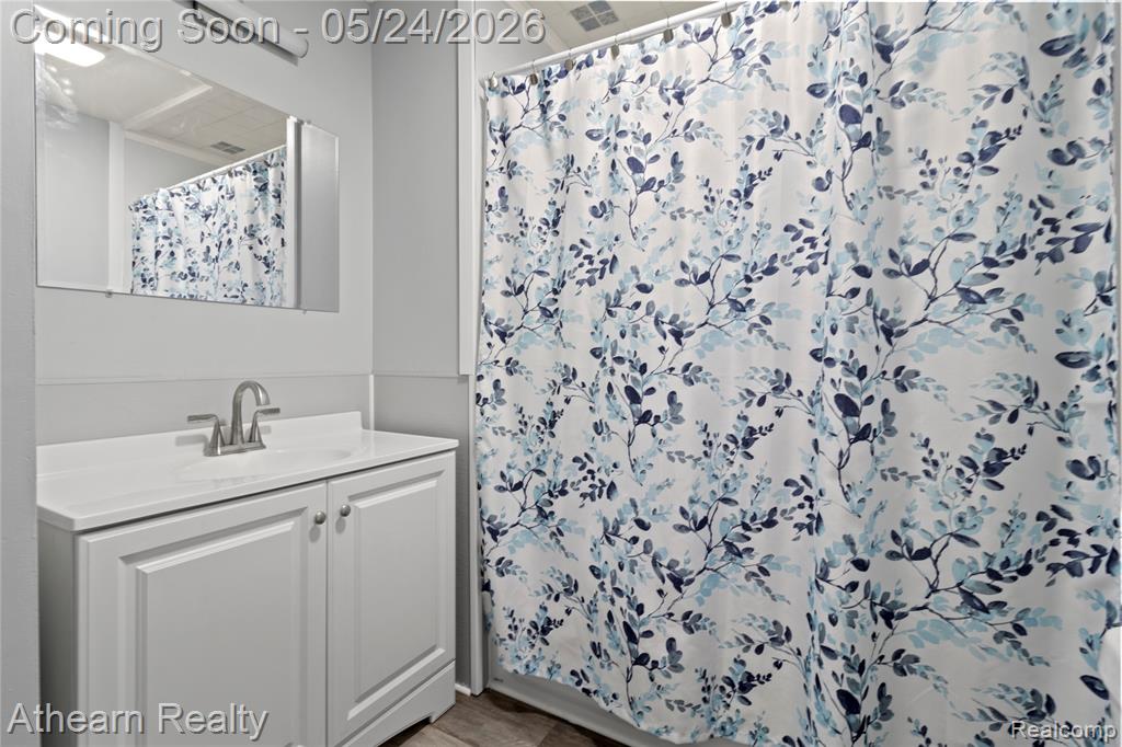 5460 North Henderson Road Davison, MI 48423 - Photo 15 of 33