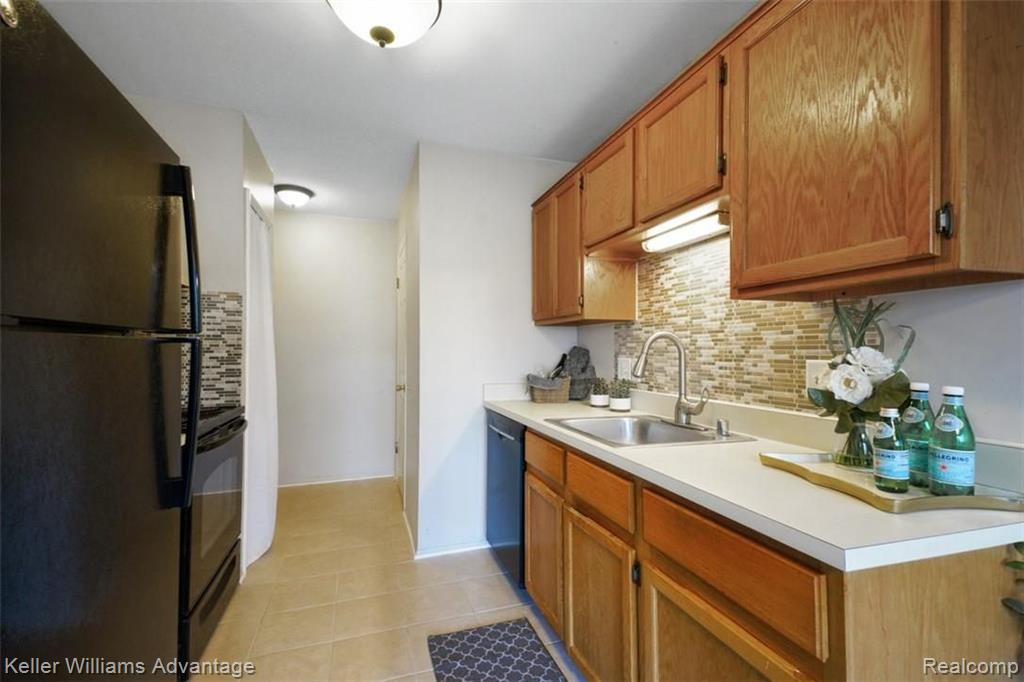 22313 Peach Tree Novi, MI 48375 - Photo 4 of 29