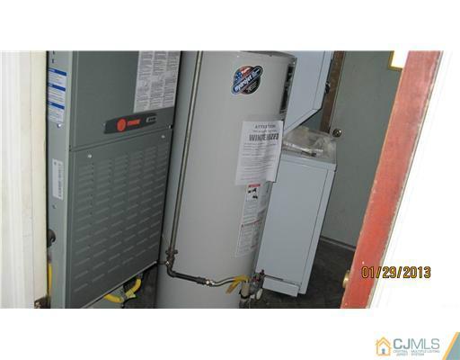 25 Caldwell Road Edison, NJ 08817 - Photo 14 of 14 a picture of a room