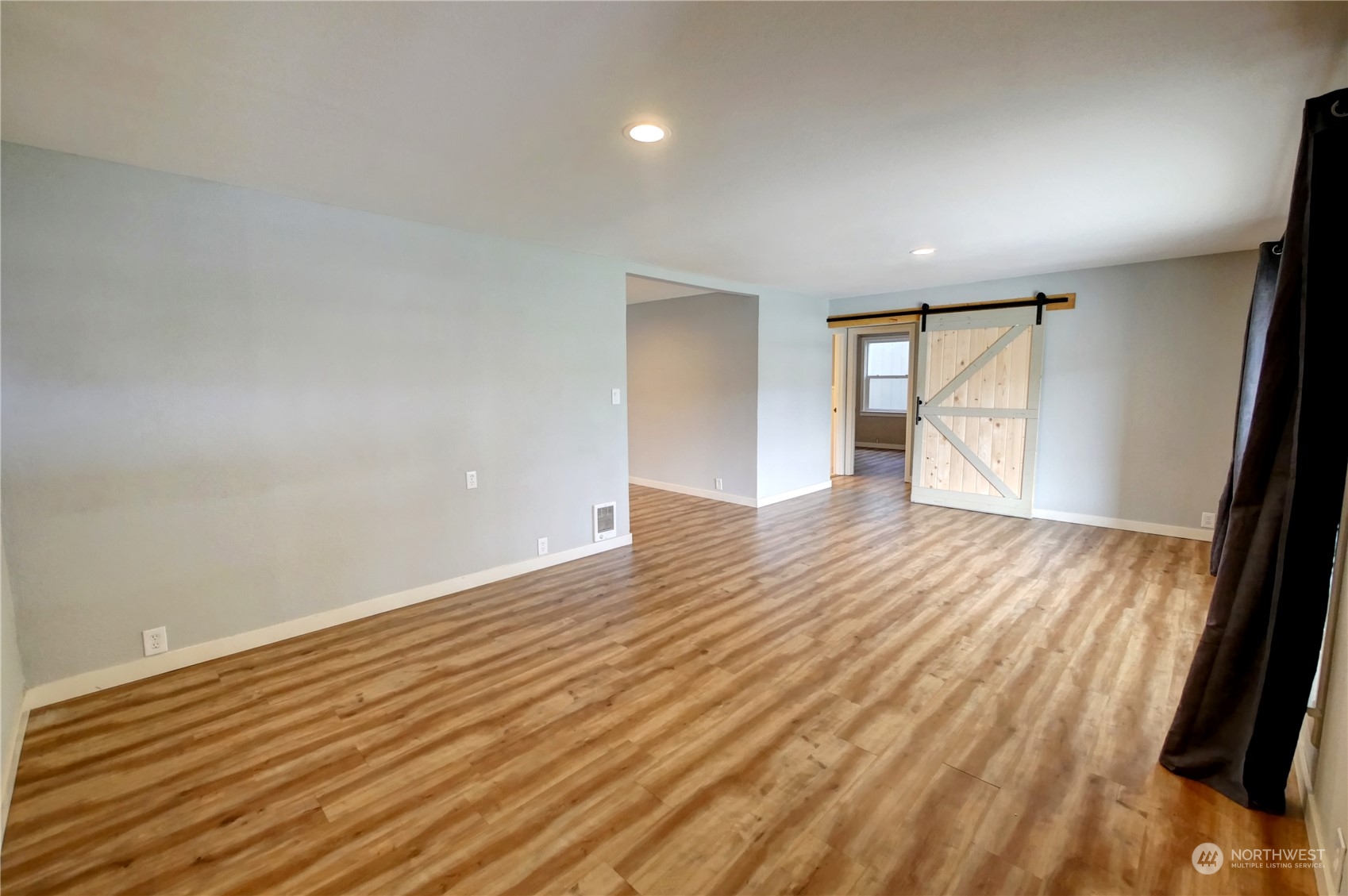 26 Middle Lane Road Omak, WA 98841 - Photo 3 of 38 an empty room with wooden floor and windows