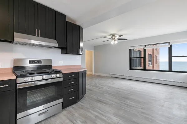$2,262 | 5858 North Sheridan Road, Unit 408, Chicago, IL 60660