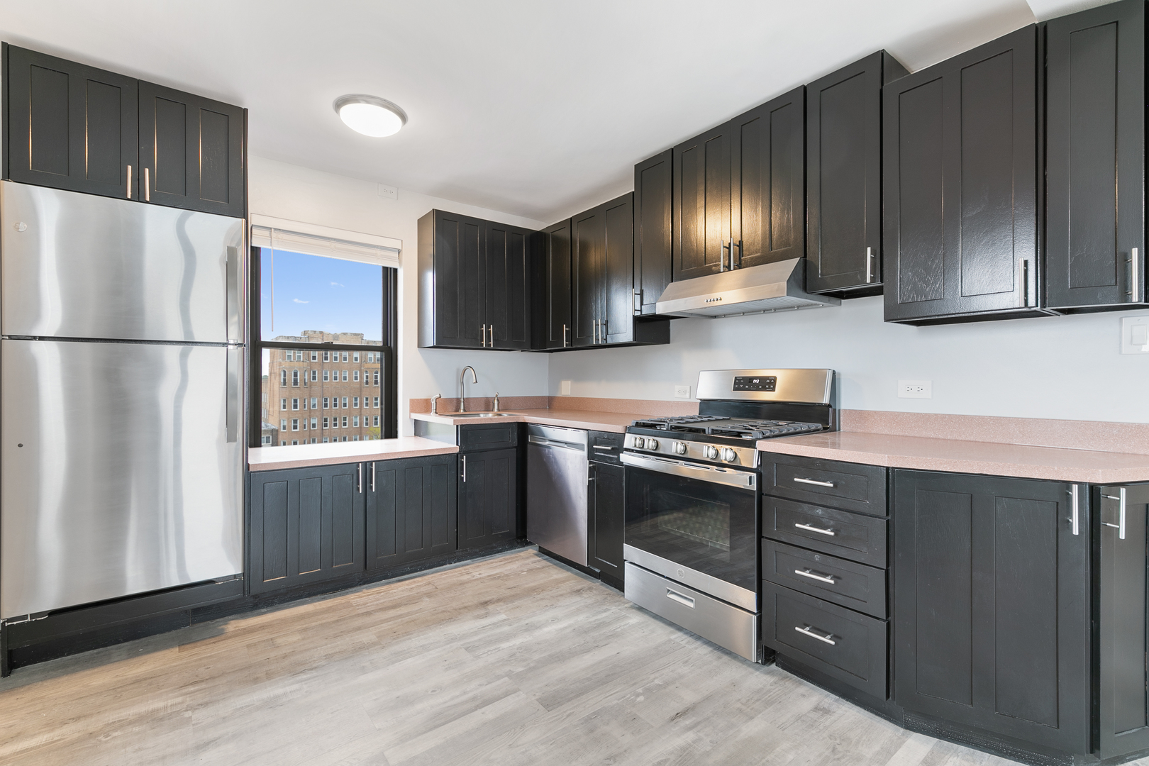 5858 North Sheridan Road, Unit 408 Chicago, IL 60660 - Photo 4 of 16