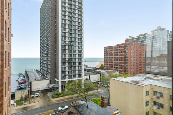 $2,262 | 5858 North Sheridan Road, Unit 408, Chicago, IL 60660