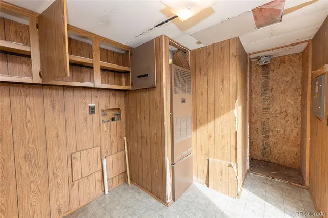 a view of an entryway with a elevator