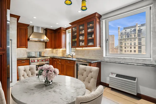 $3,375,000 | 290 West End Avenue, Unit 14C | Upper West Side