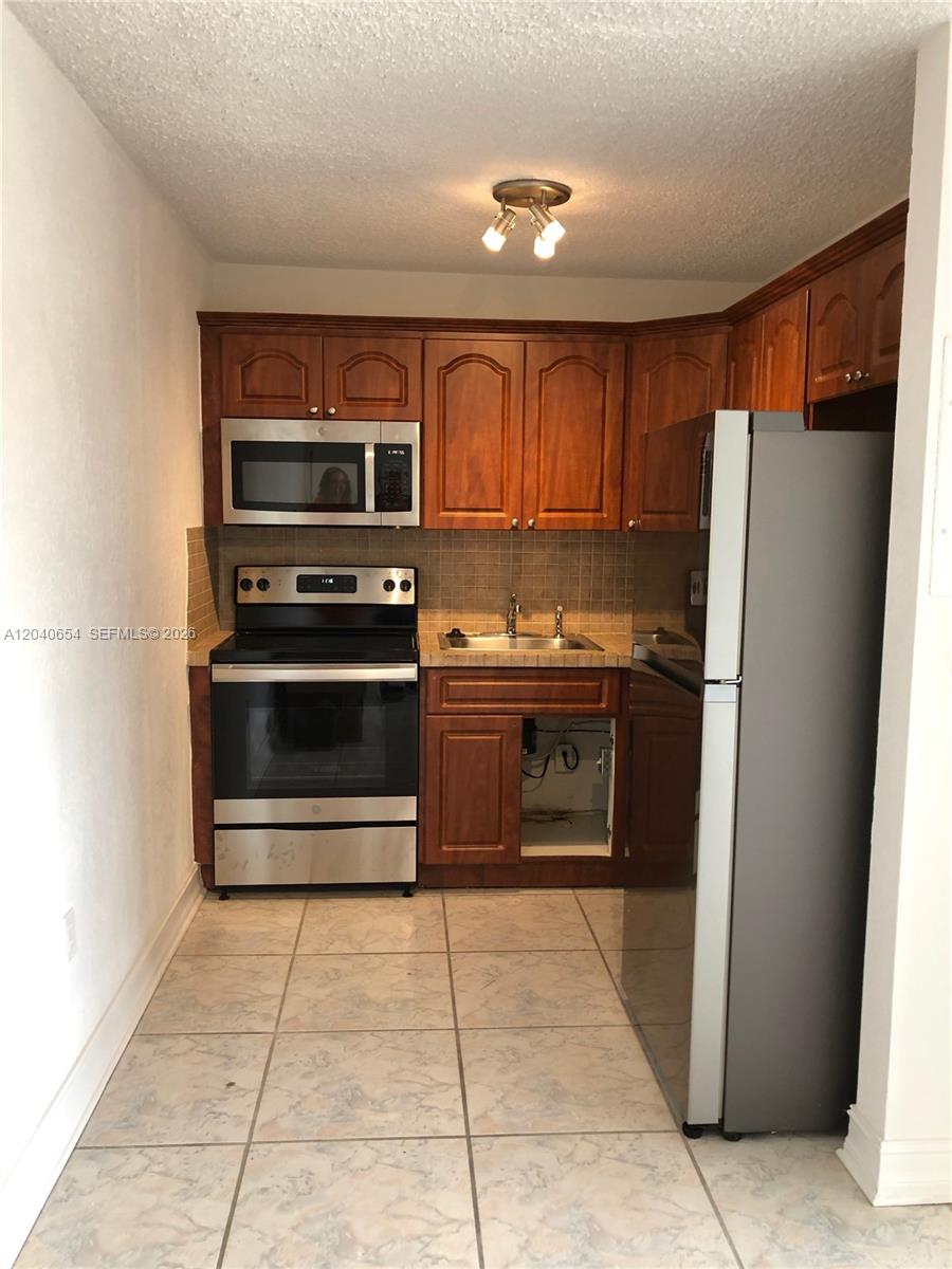 444 Southwest 4th Street, Unit 404 Miami, FL 33130 - Photo 3 of 25