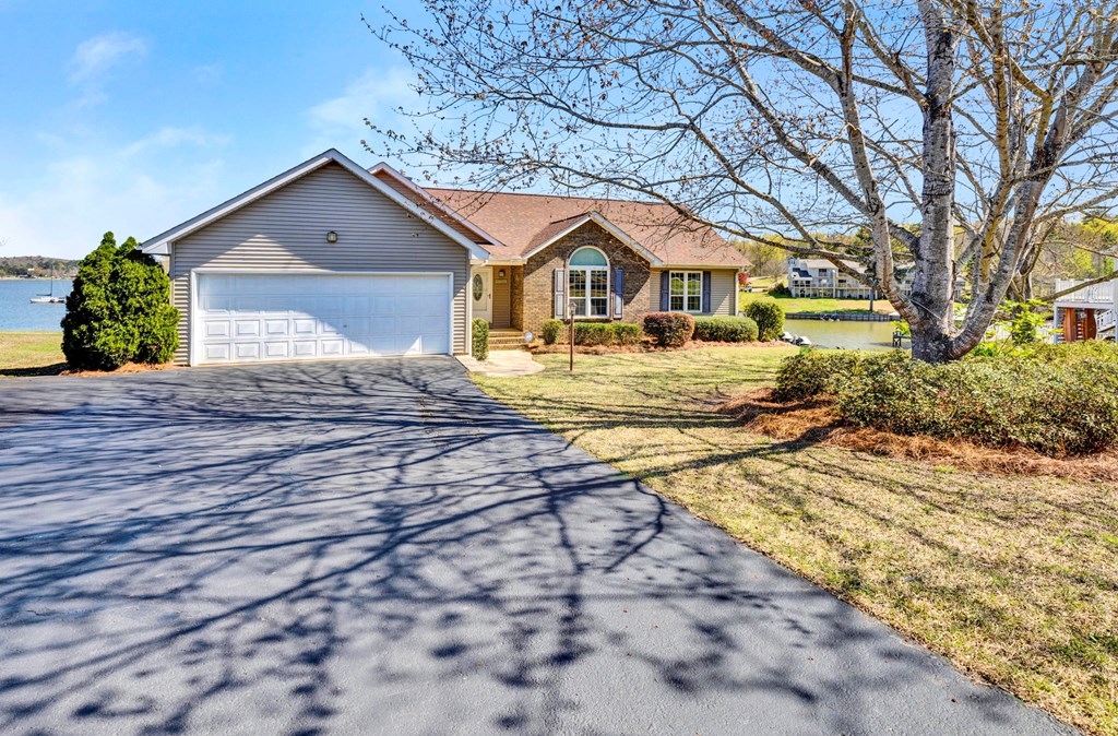 124 Bridge Point Road Greenwood, SC 29649 - Photo 4 of 57 Gallery Image 4