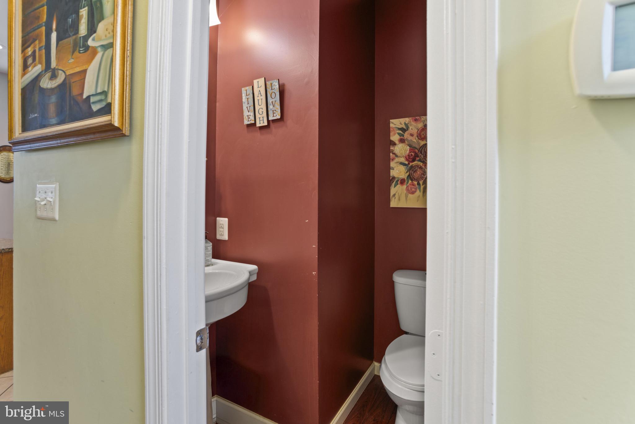 500 Treehouse Court Fort Washington, MD 20744 - Photo 13 of 25 a bathroom with a toilet