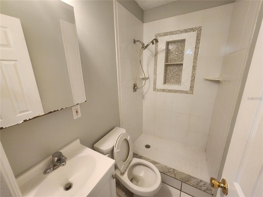 109 21st Street Northeast Bradenton, FL 34208 - Photo 4 of 14 a bathroom with a sink a toilet and shower