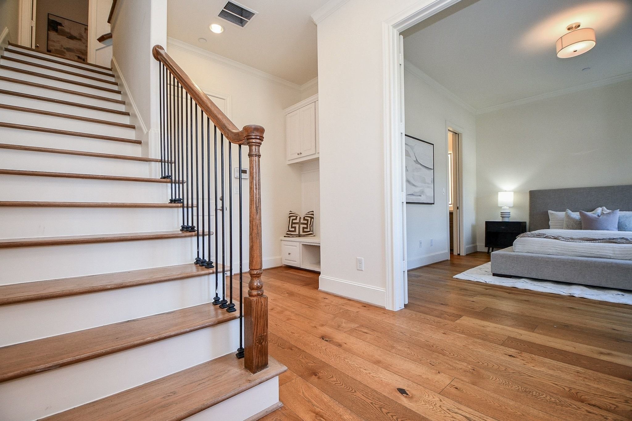 5 Robita Street Houston, TX 77019 - Photo 4 of 27 1st Floor Entryway