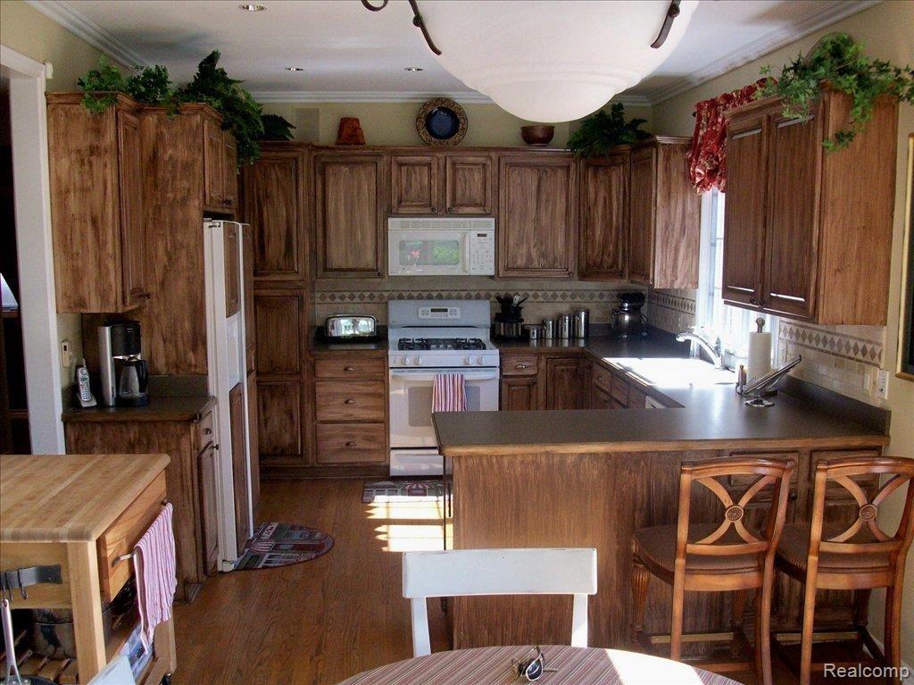 200 North Alice Avenue Rochester, MI 48307 - Photo 9 of 19 alice kitchen