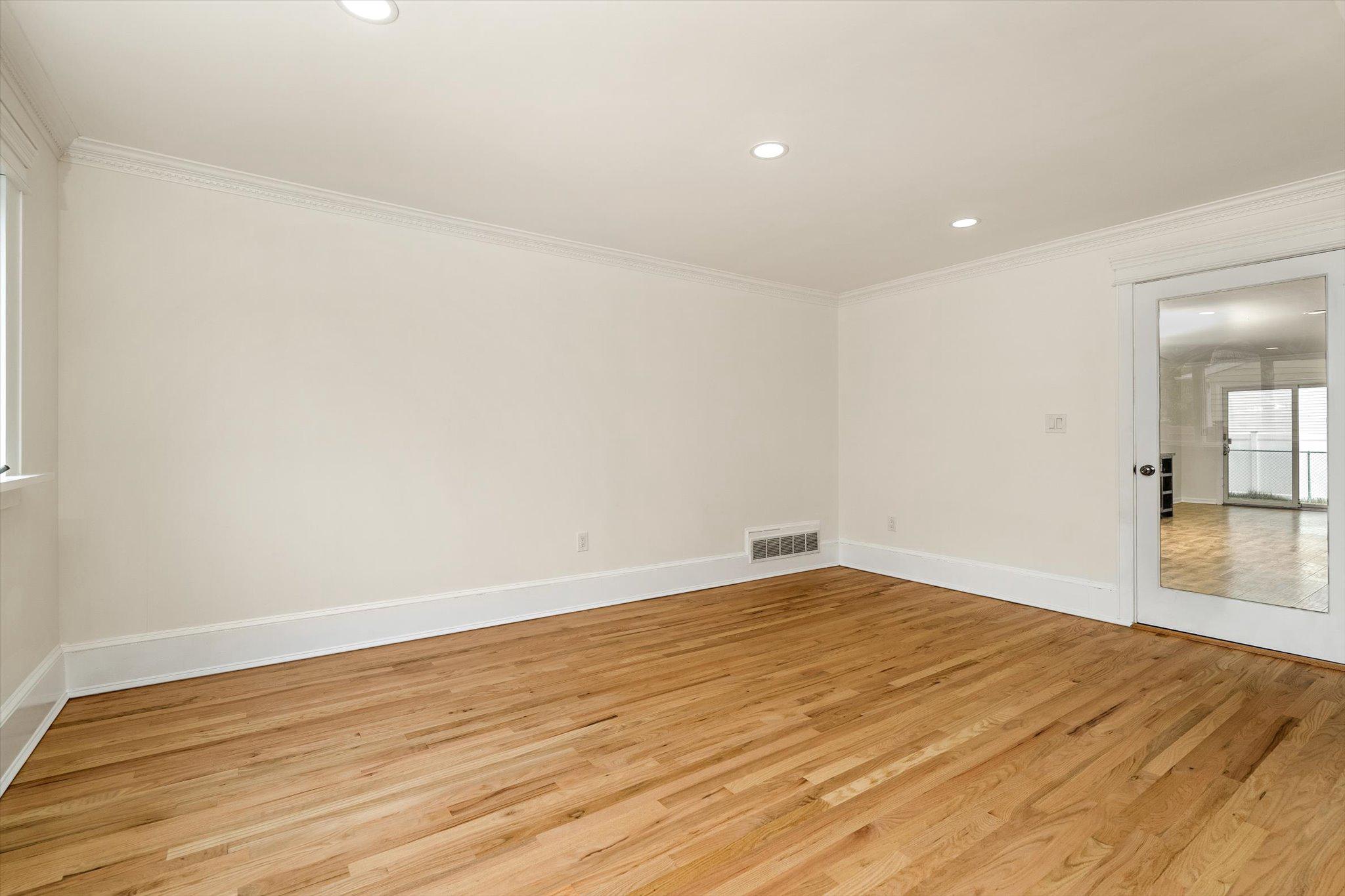 406 Flock Road Hamilton, NJ 08619 - Photo 10 of 40 Dining Room hardwood floors