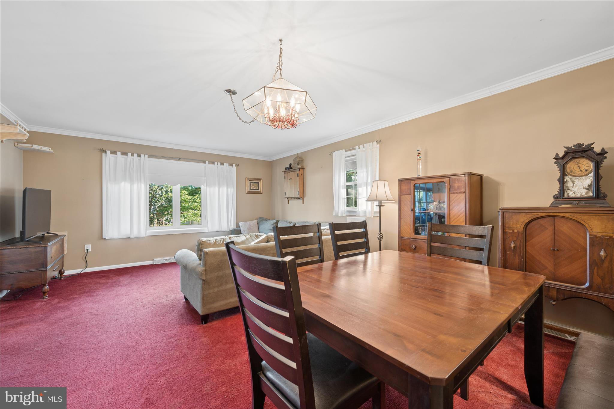 17223 Clover Leaf Road Hagerstown, MD 21740 - Photo 17 of 59 Dining Area