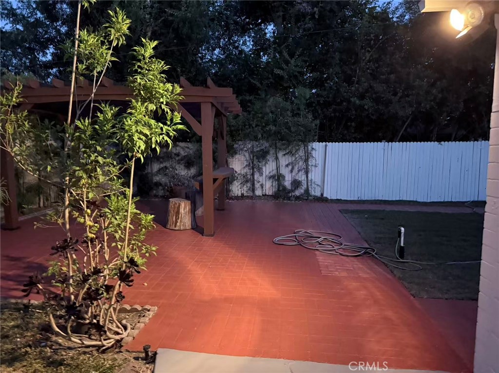 2326 Galbreth Road Pasadena, CA 91104 - Photo 9 of 33