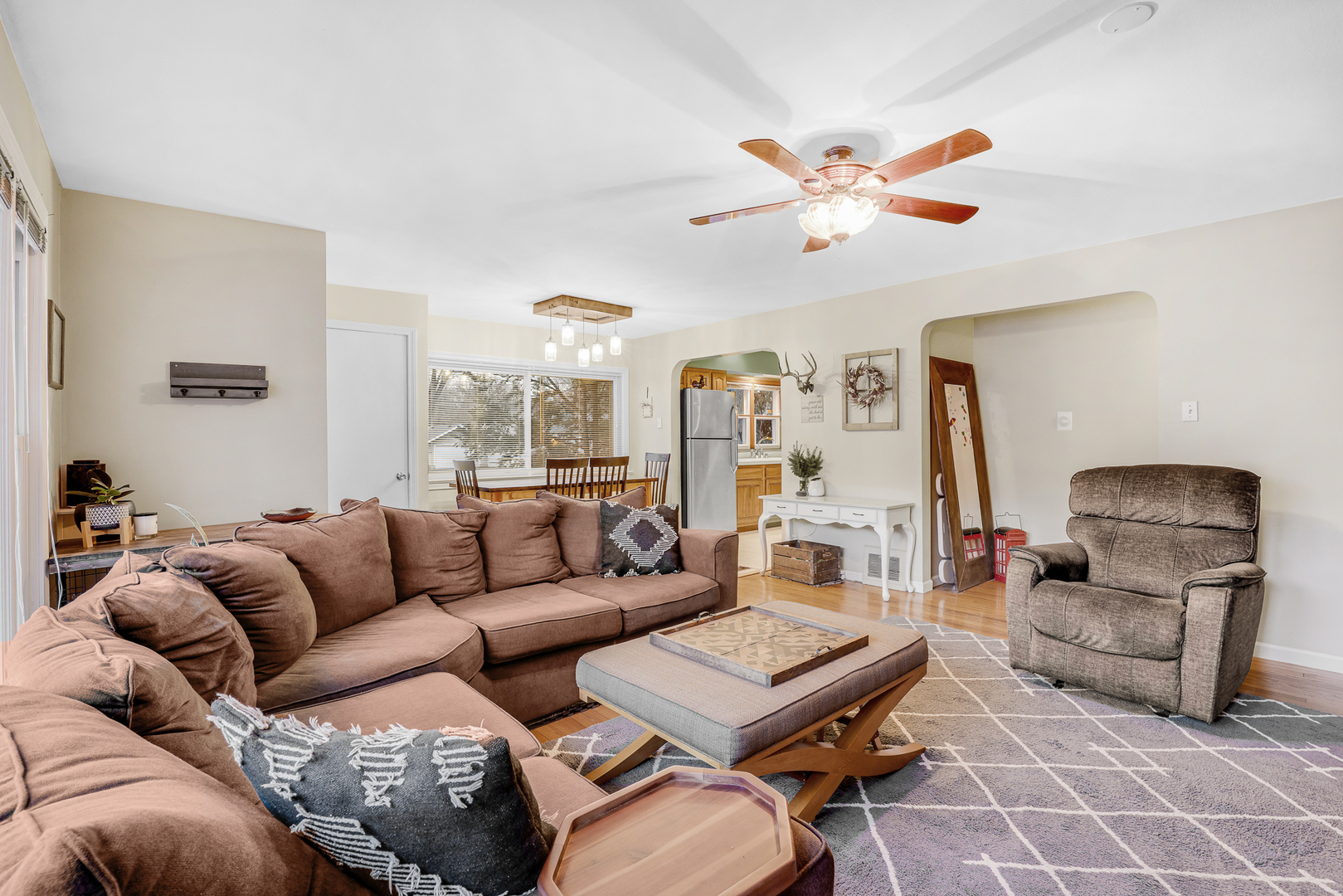 1247 Hickory Road Homewood, IL 60430 - Photo 5 of 22 a living room with furniture