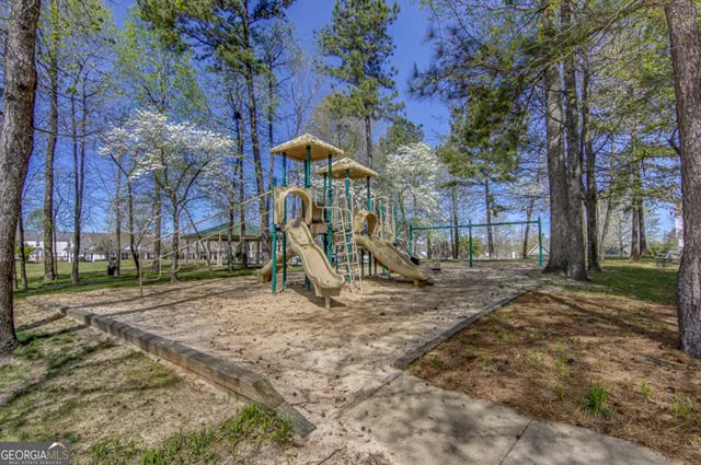 $575,000 | 425 Lake Forest Drive, Newnan, GA 30265