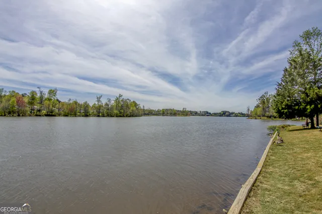 $575,000 | 425 Lake Forest Drive, Newnan, GA 30265