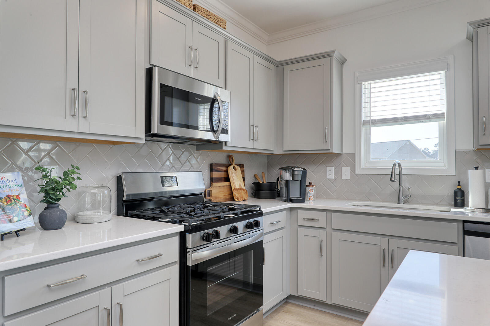 1026 Carolina Way Manning, SC 29102 - Photo 10 of 42 kitchen range