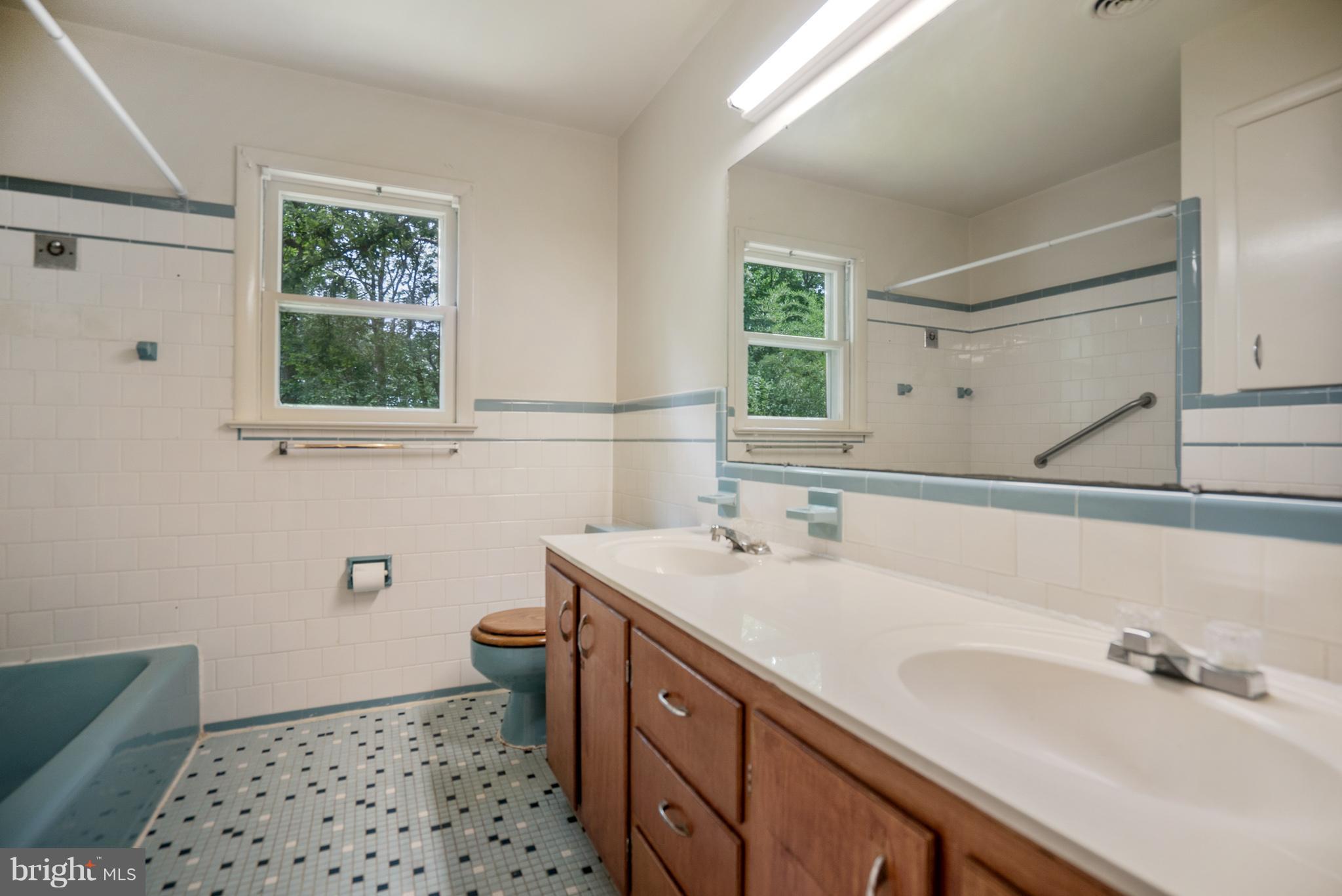 6146 Ridge Road Mount Airy, MD 21771 - Photo 20 of 29 Bathroom