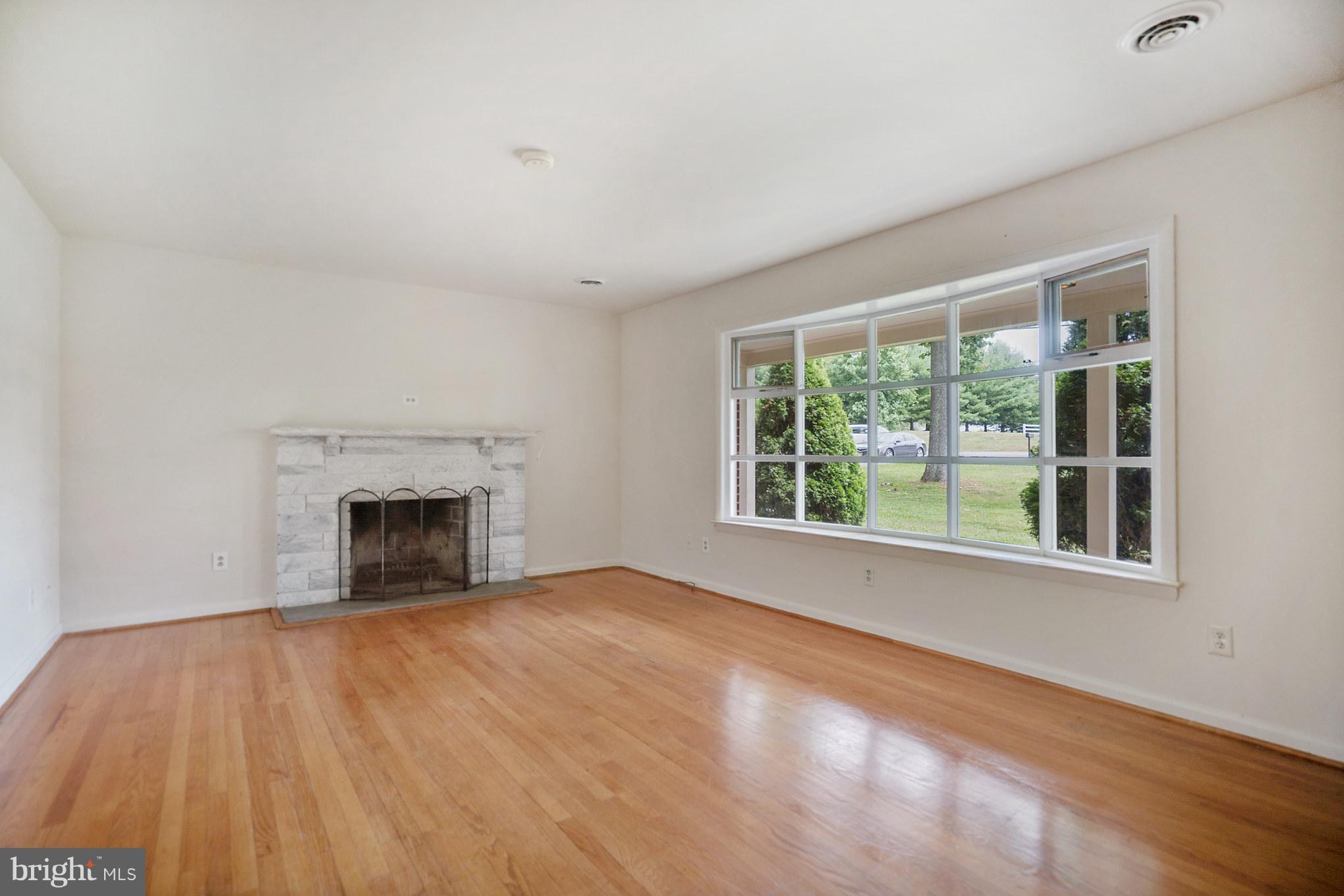 6146 Ridge Road Mount Airy, MD 21771 - Photo 6 of 29 Living Room