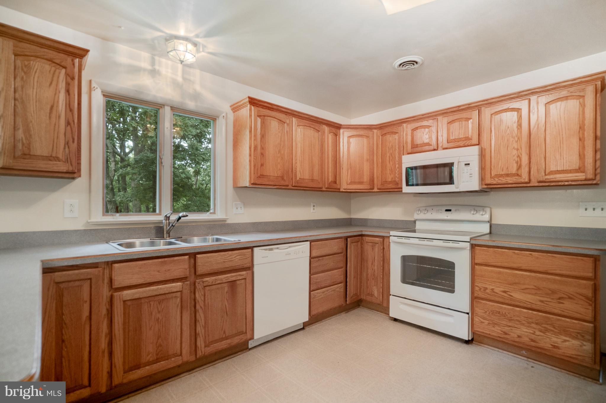 6146 Ridge Road Mount Airy, MD 21771 - Photo 10 of 29 Kitchen