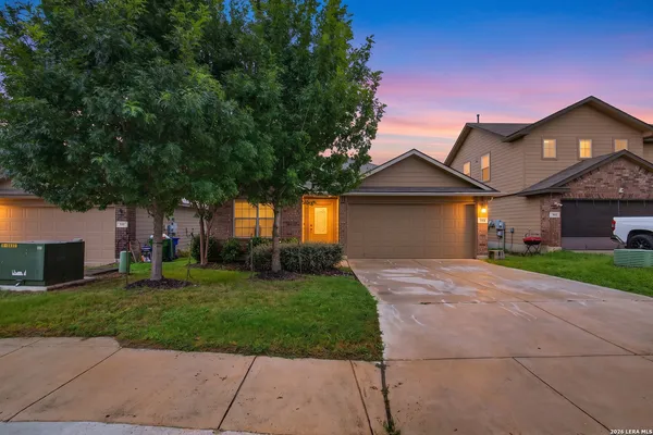 $1,775 | 906 Red Crossbill, San Antonio, TX 78253