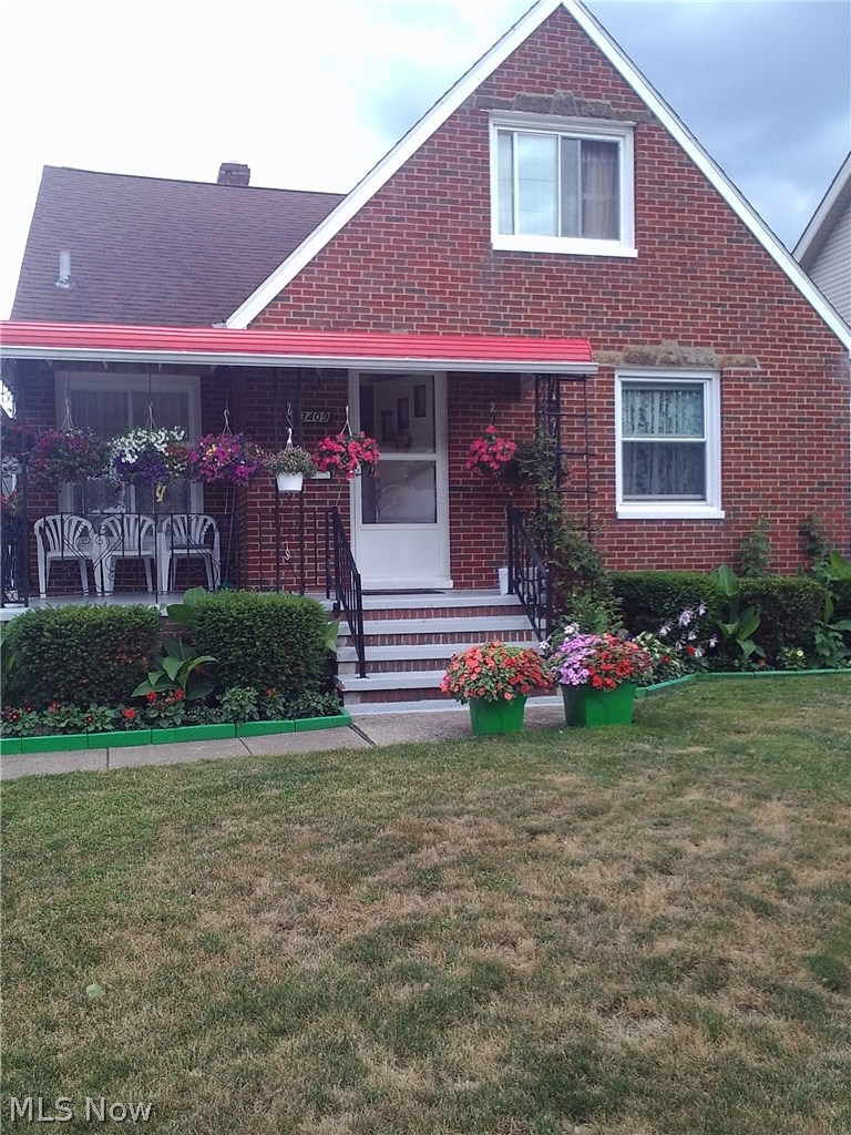 3409 Hearthstone Road Cleveland, OH 44134 - Photo 1 of 18 Gallery Image 1
