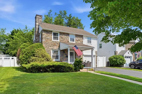 $525,000 | 408 Maplewood Road, Springfield, PA 19064
