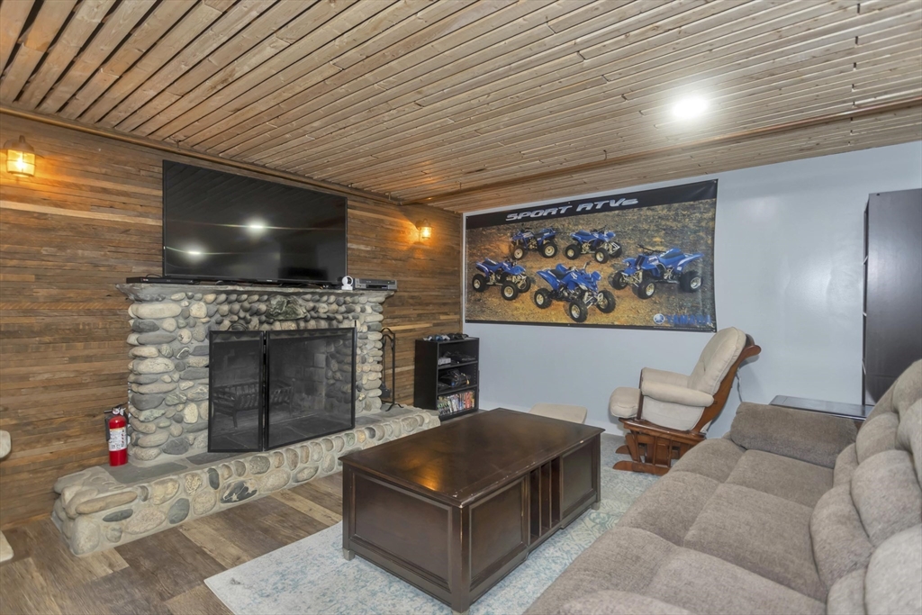 166 Montgomery Road Westfield, MA 01085 - Photo 14 of 21