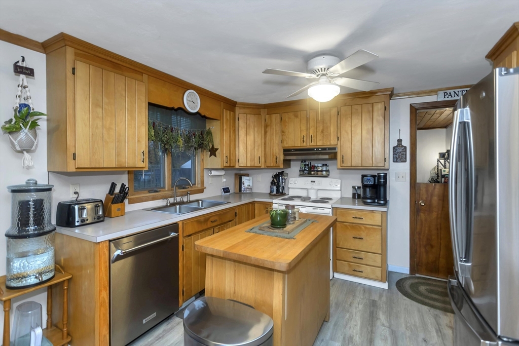 166 Montgomery Road Westfield, MA 01085 - Photo 6 of 21