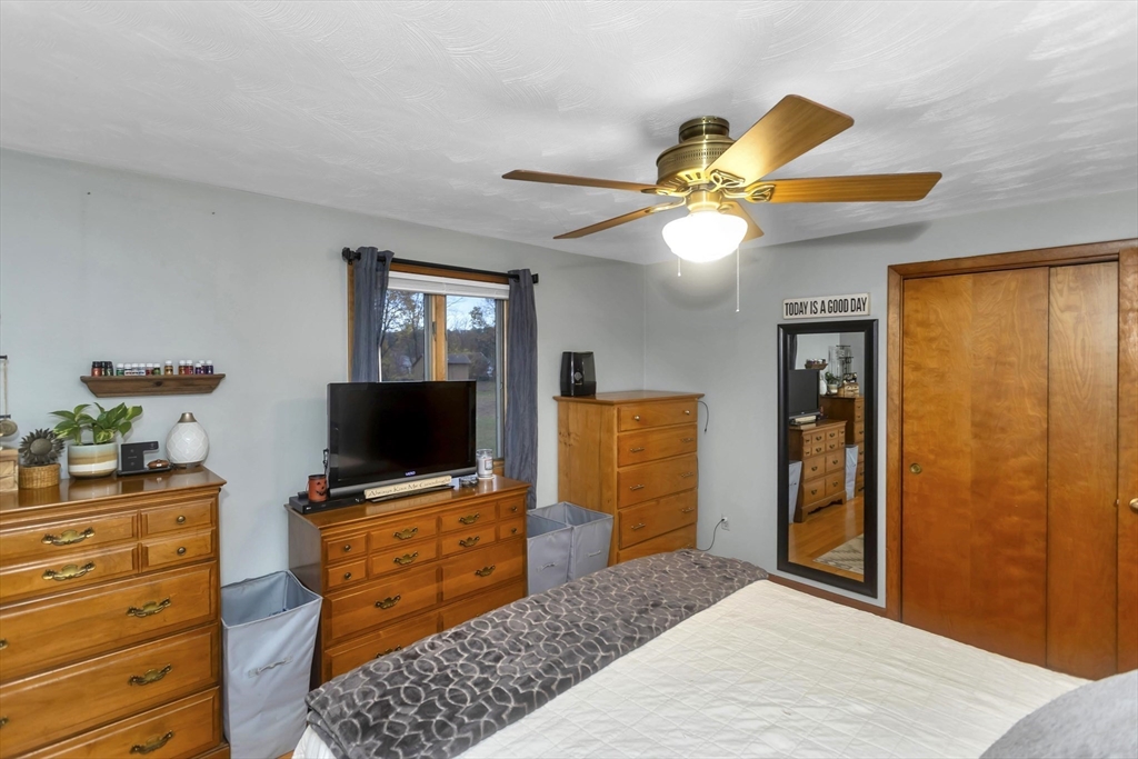 166 Montgomery Road Westfield, MA 01085 - Photo 10 of 21