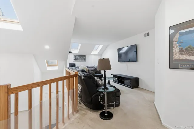 $649,999 | 8 Hudson Watch Drive, Ossining, NY 10562