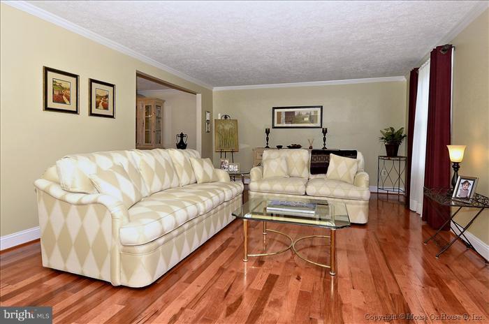 1433 Silo Way Silver Spring, MD 20905 - Photo 3 of 29 Living Room