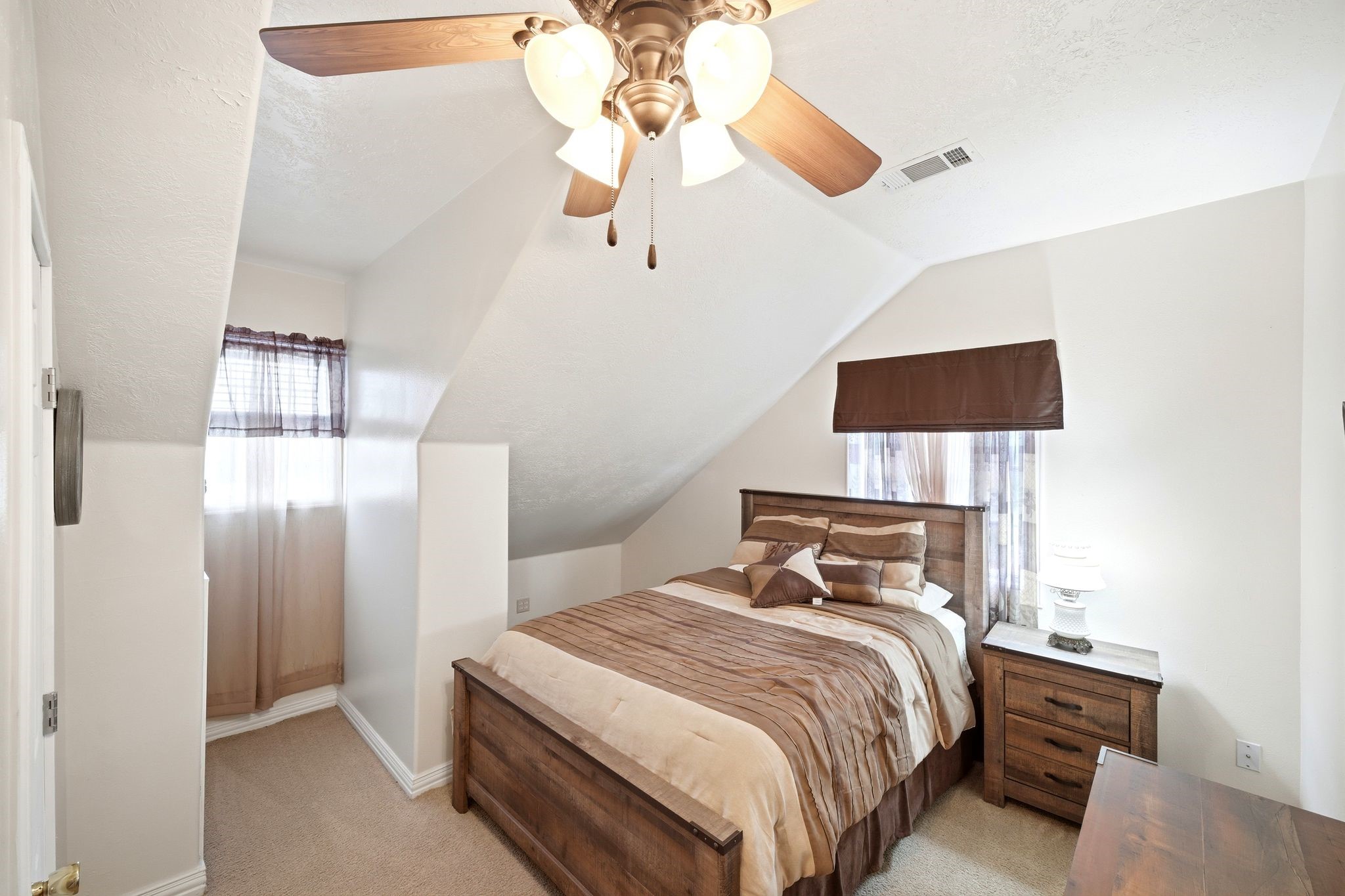 144 Wood Farm Road Huntsville, TX 77320 - Photo 28 of 50 a bedroom with a bed and a chandelier