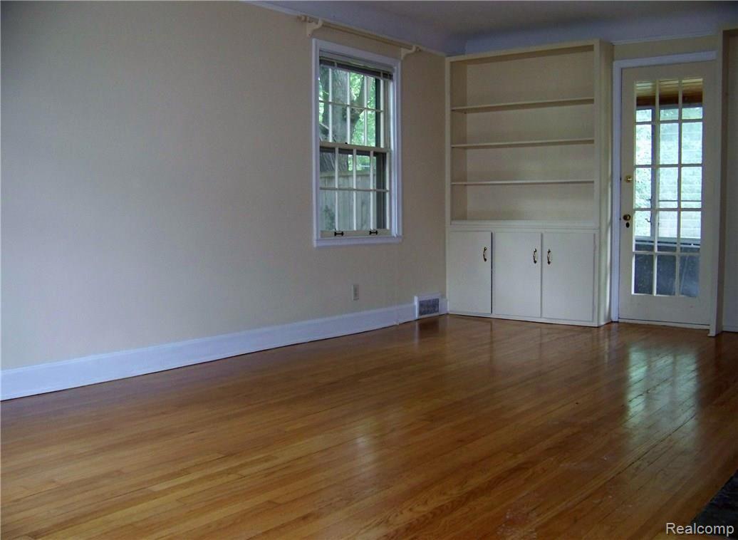 135 Maplefield Road Pleasant Ridge, MI 48069 - Photo 3 of 35 LIVING ROOM WITH BUILT IN BOOKCASES AND GLEAMING HARDWOOD FLOORS!