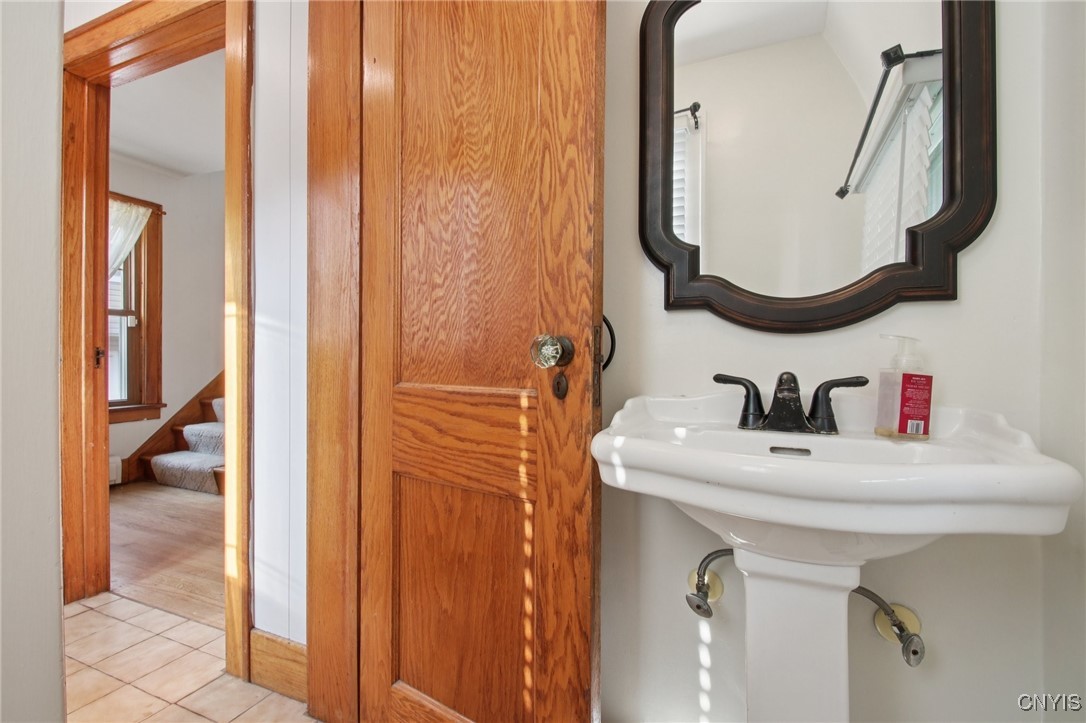 1 Alden Avenue Auburn, NY 13021 - Photo 10 of 38 Half bath off of the foyer.