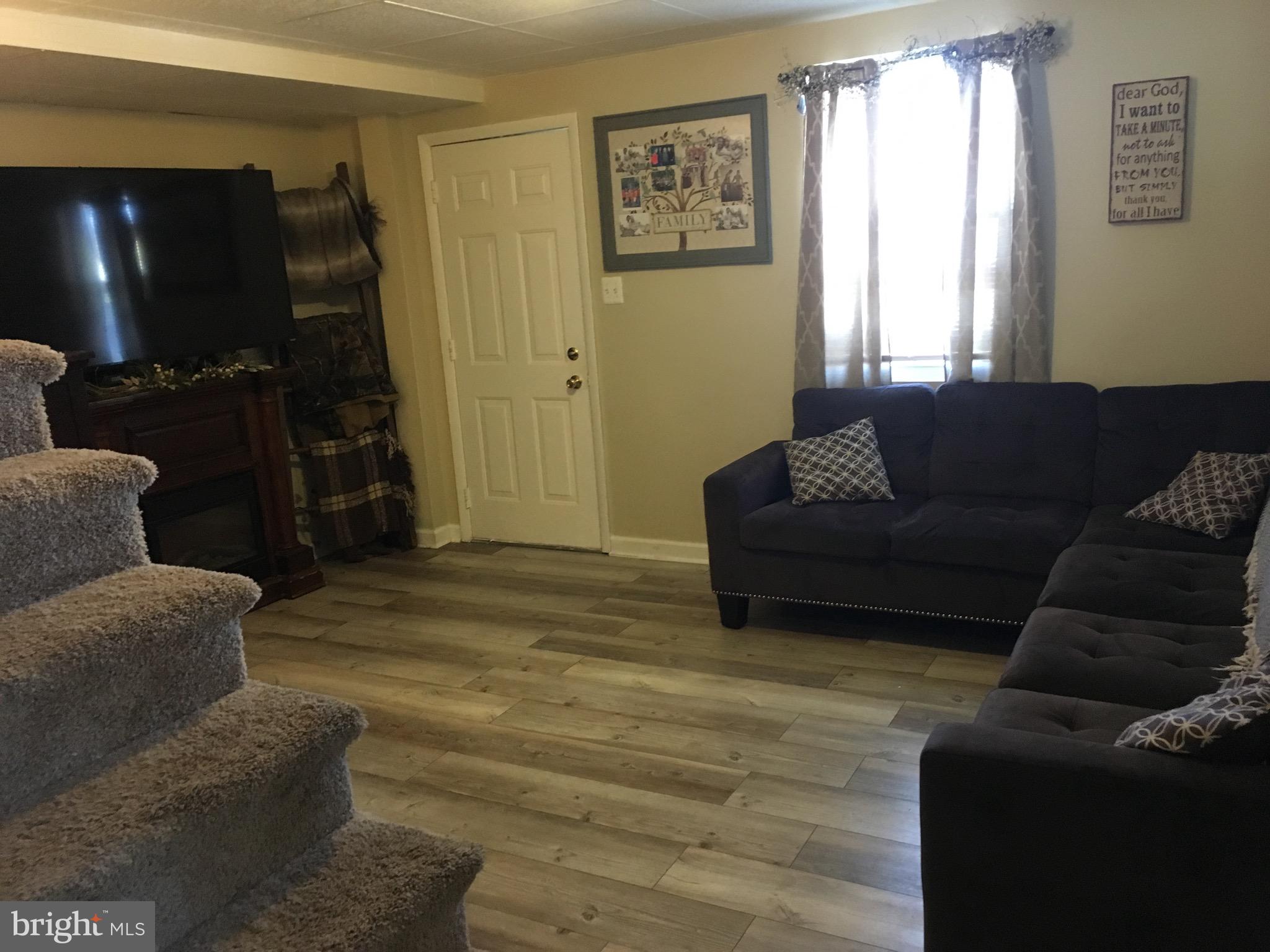 1 Graywood Road Baltimore, MD 21222 - Photo 7 of 24 Living Room