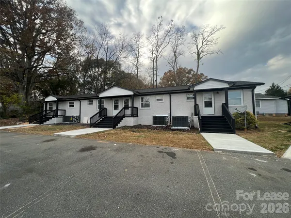$995 | 1300 North Main Street, Unit 6, Mount Holly, NC 28120
