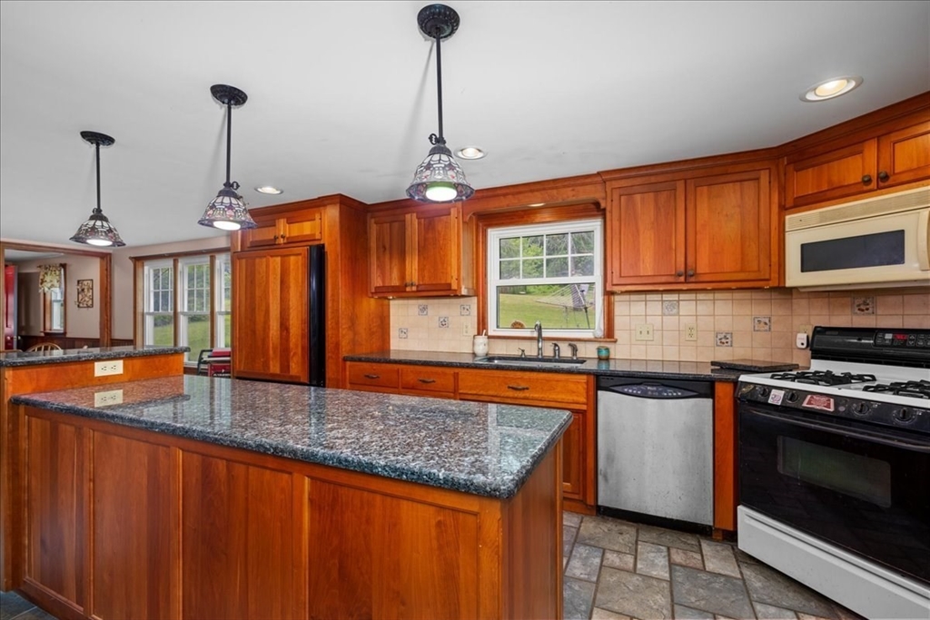 12 Mill Stone Road West Brookfield, MA 01585 - Photo 5 of 41