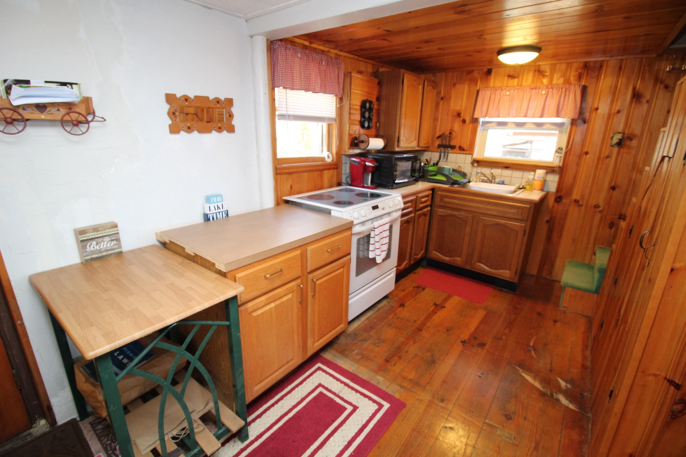 81 Shore Drive Sabattus, ME 04280 - Photo 15 of 63 14. Kitchen