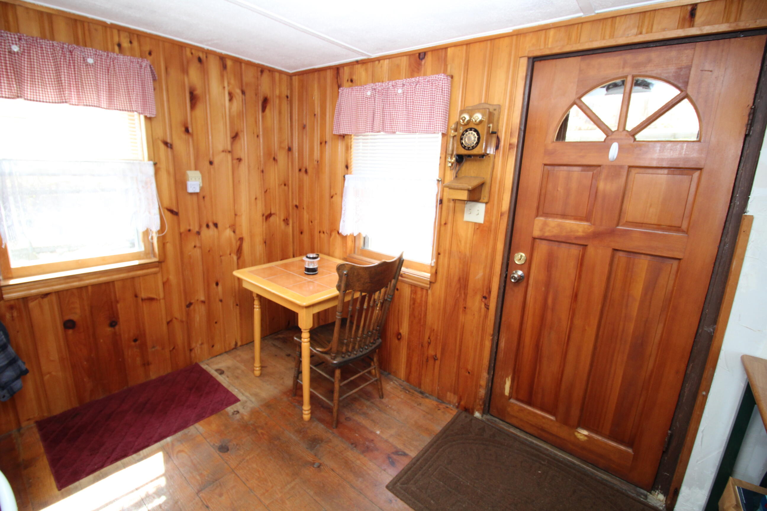 81 Shore Drive Sabattus, ME 04280 - Photo 18 of 63 17. Eat-In Kitchen