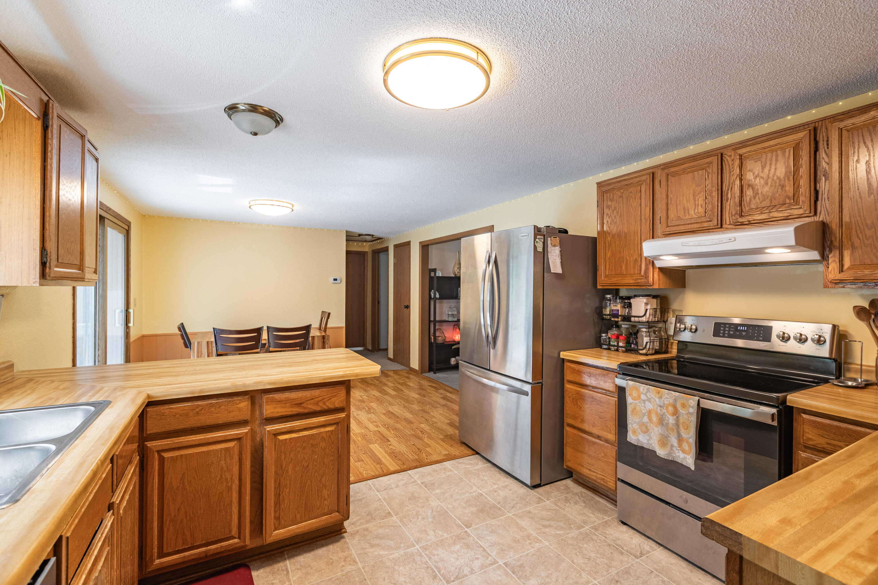 S3532 Chicken Valley Road Buffalo, WI 54629 - Photo 5 of 23 Newer SS appliances