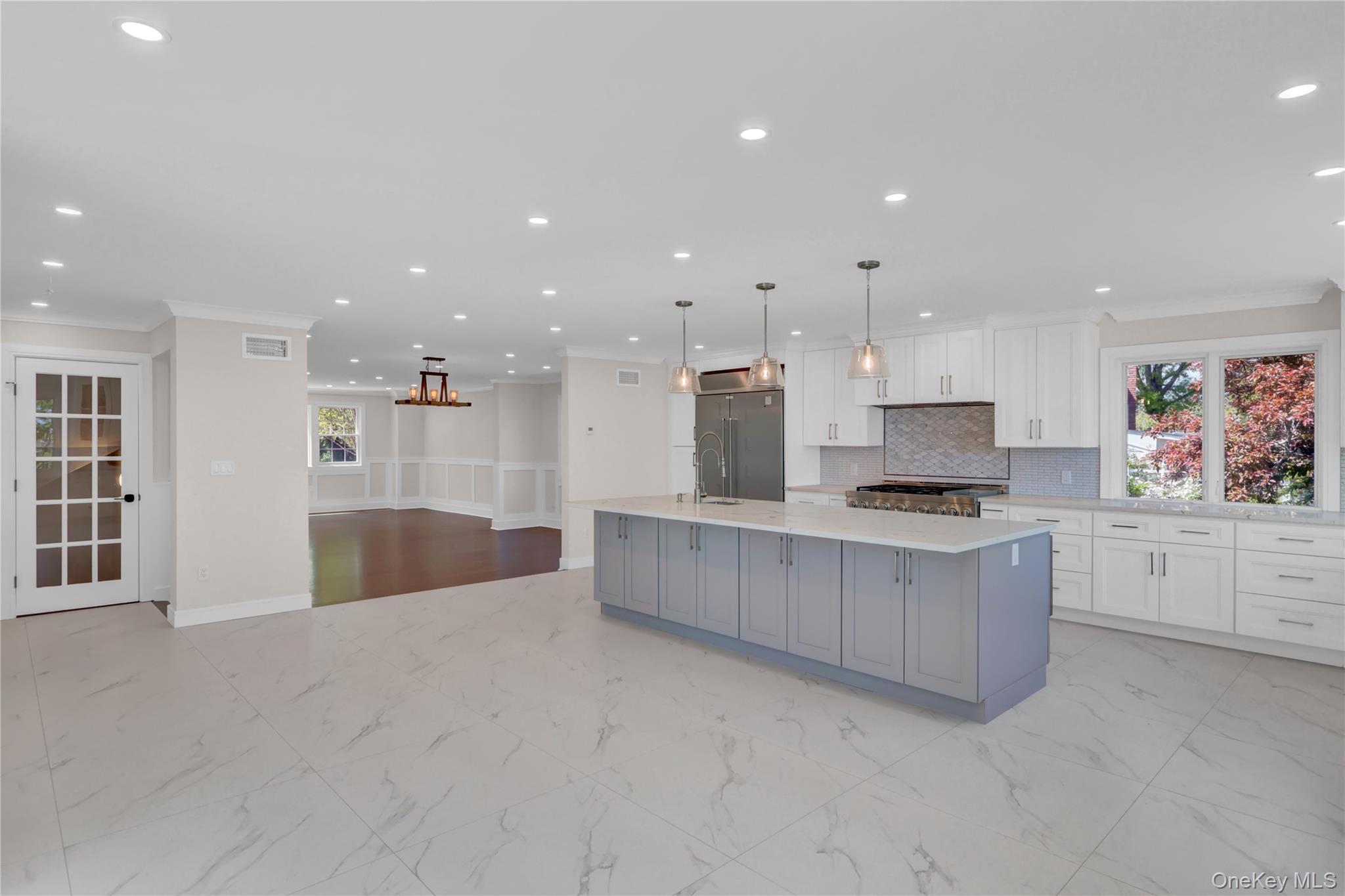 52 Woodland Road Roslyn, NY 11576 - Photo 19 of 50 Kitchen Island