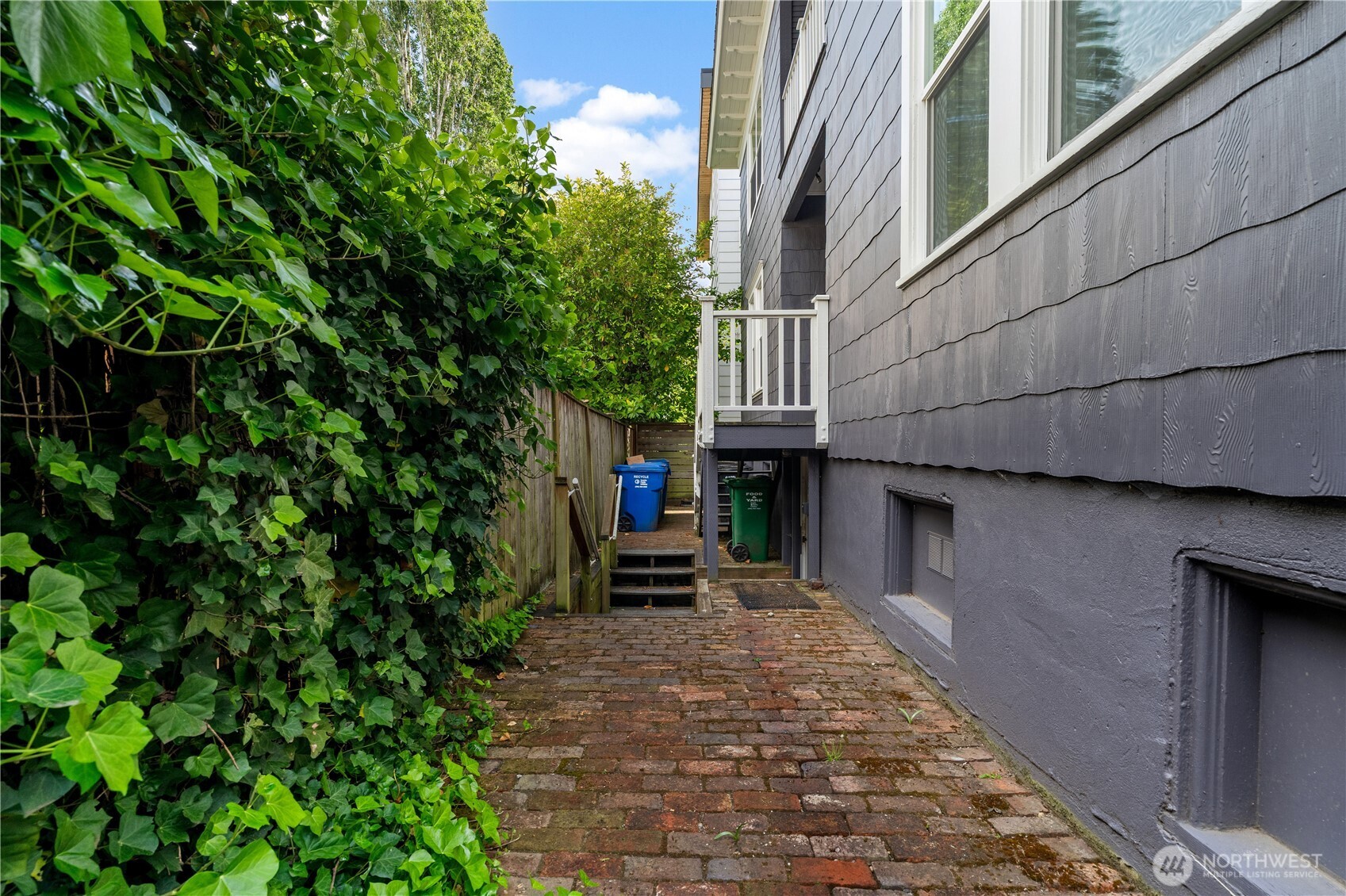 4420 Dayton Avenue North, Unit 2 Seattle, WA 98103 - Photo 28 of 32