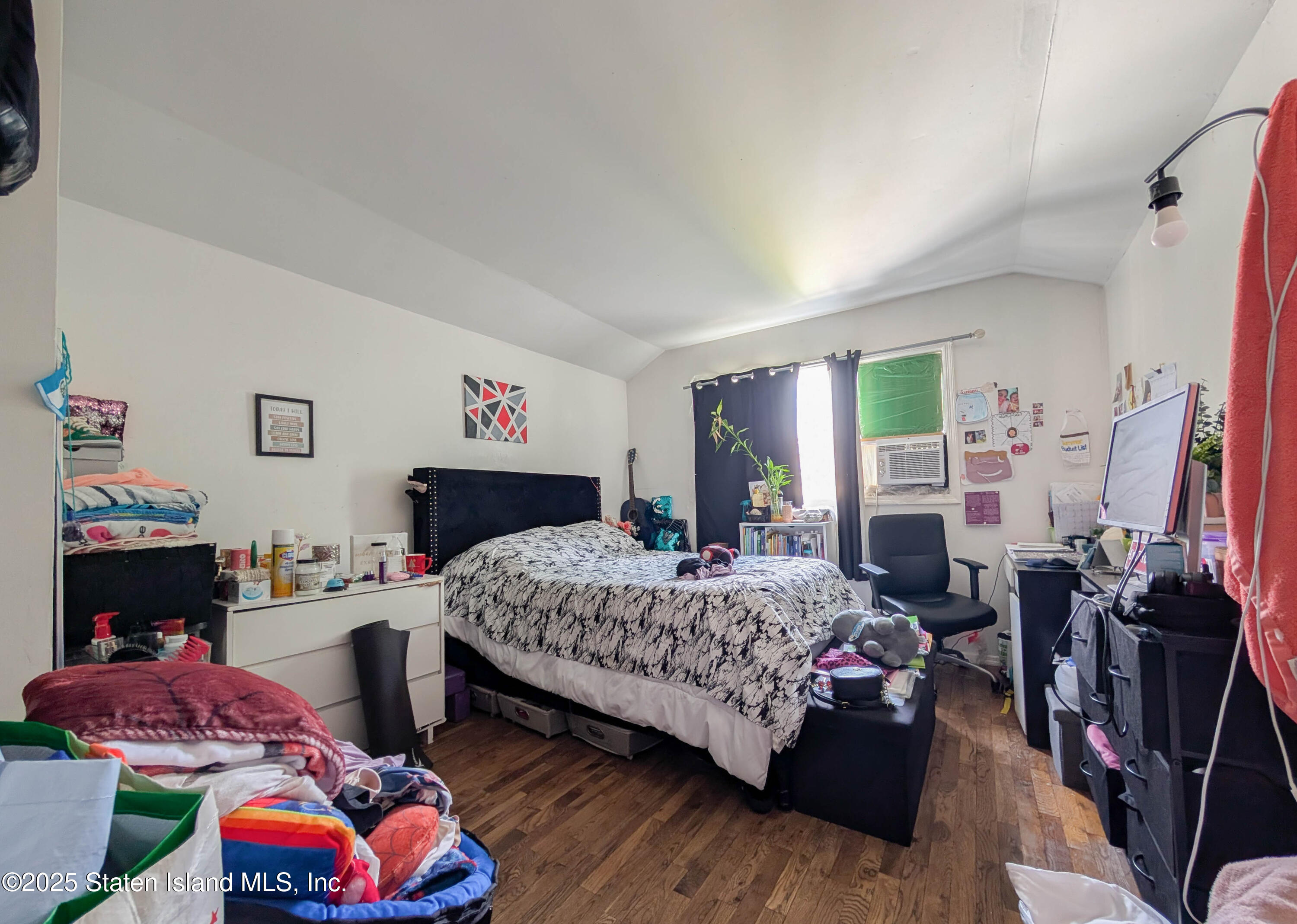 167 Harbor Road Staten Island, NY 10303 - Photo 4 of 10 PXL_20250817_190834539