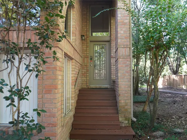 $3,250 | 31 North Lakeridge Circle, The Woodlands, TX 77381